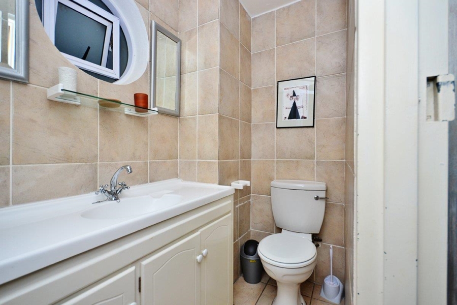 To Let 2 Bedroom Property for Rent in Green Point Western Cape